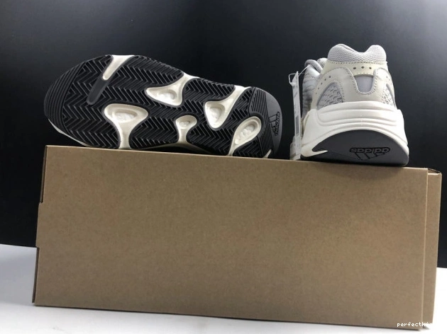 GY7924 Cream Boost Yeezy 700 Adidas V2 Cream 0716